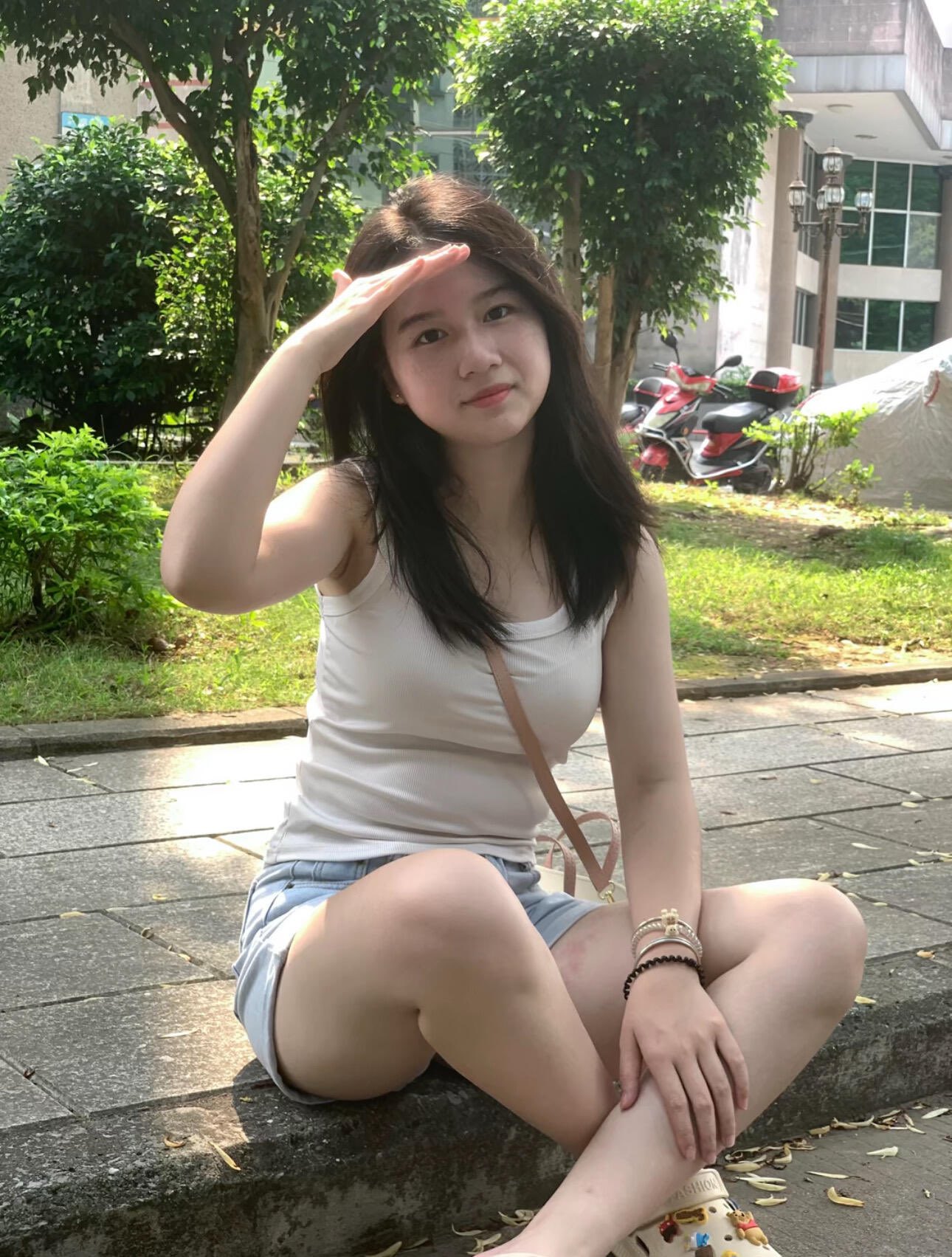 Hi